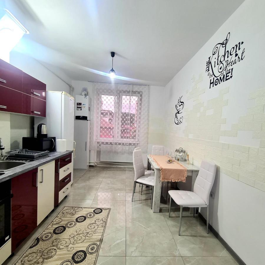 Mural Art Apartament Petroşani Extérieur photo